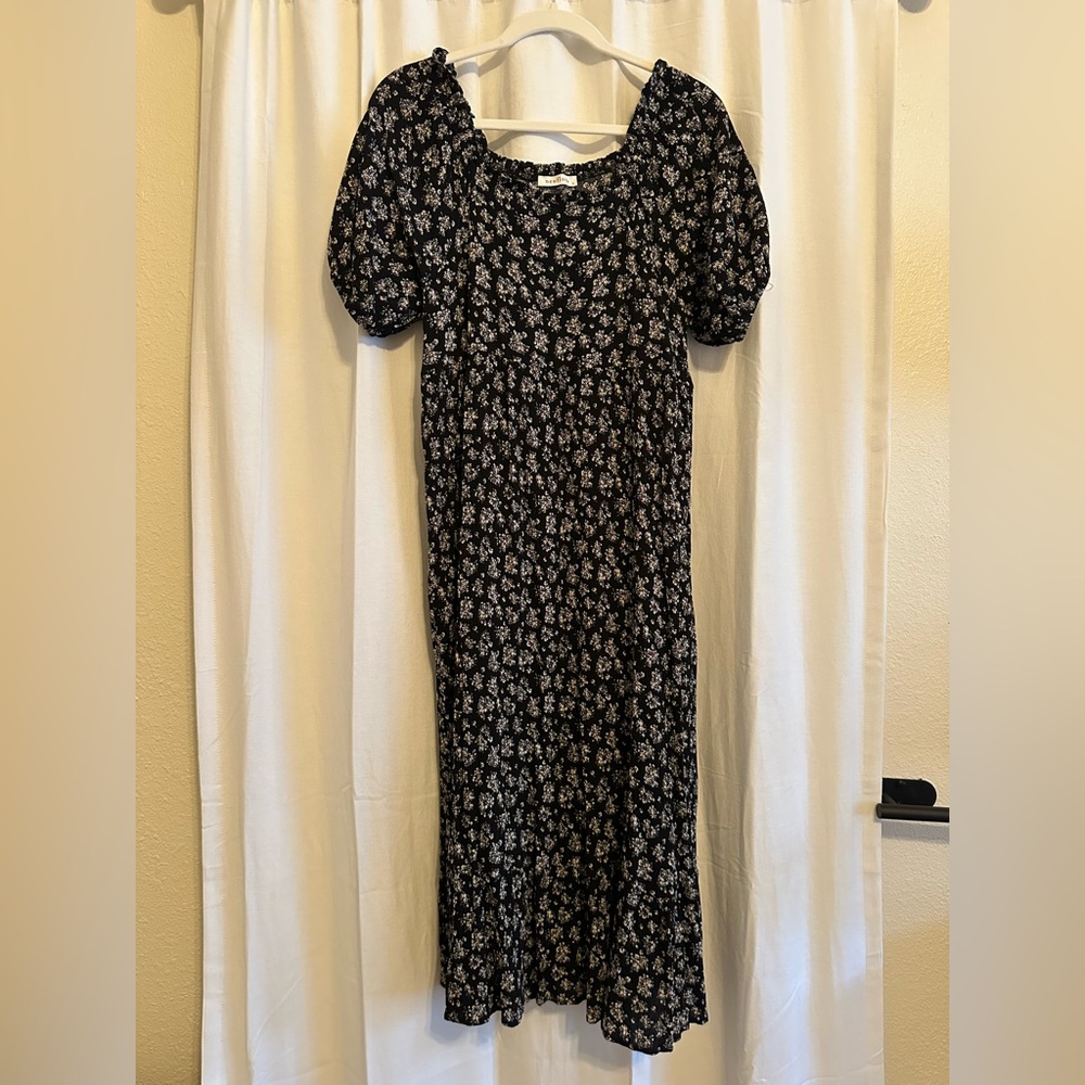 Neuflora Black and White Floral Dress: Size M